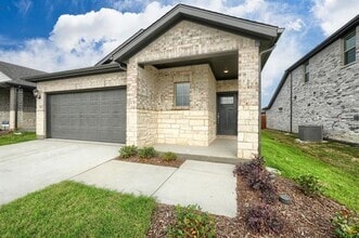 Building Photo - 3909 Sandstone Ln