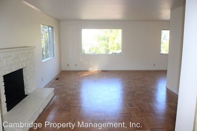 Building Photo - 893 Parrott Dr