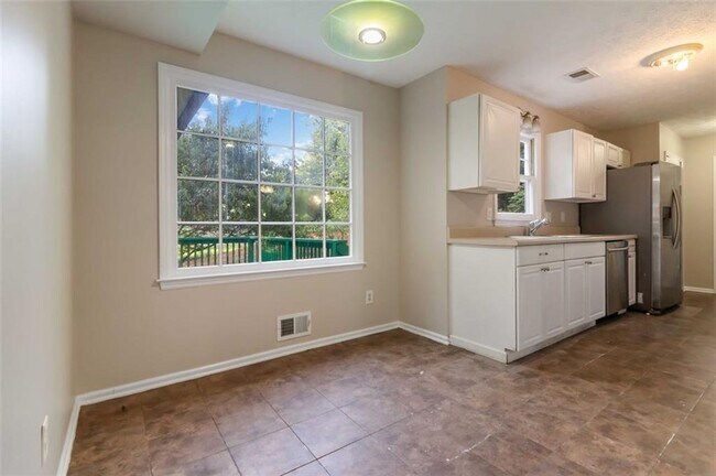Foto del edificio - 3980 Guilford Ct NW