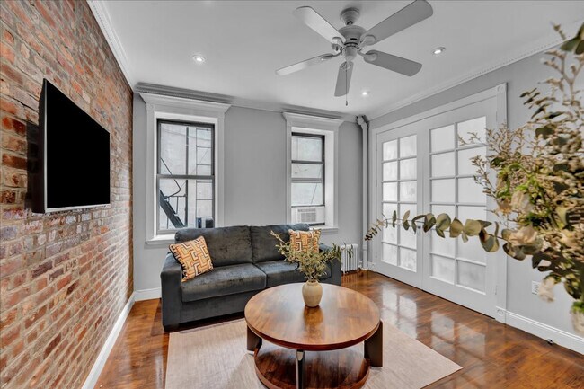 Foto del edificio - 346 E 18th St