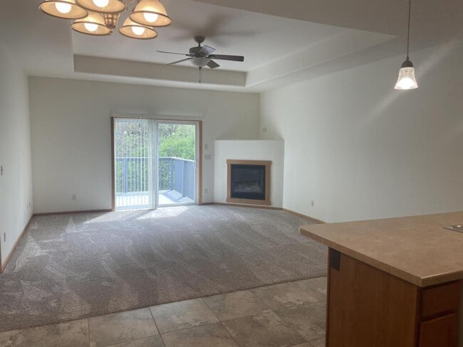 Building Photo - 623 S Cherry Ln