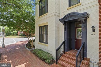 Building Photo - 1302 Duke St