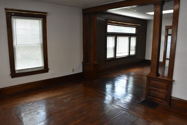 Building Photo - 566 North St