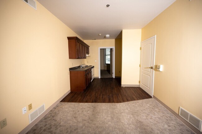 Foto del edificio - 320 E Lincoln Ave
