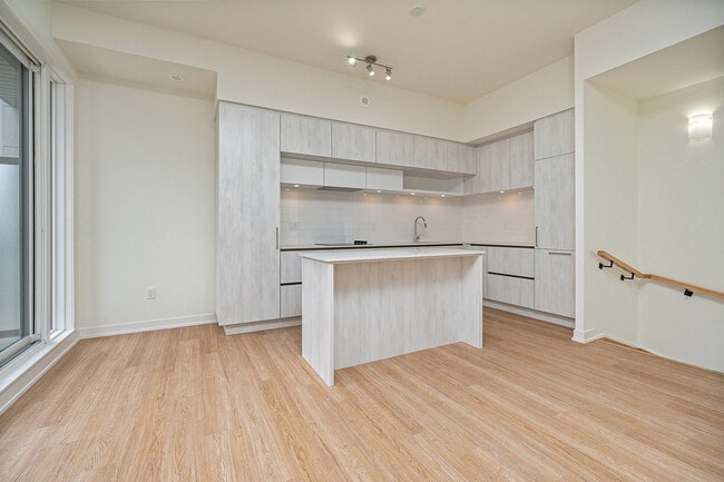 Building Photo - 8 Steckley House Ln