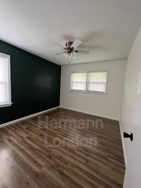 Building Photo - 70 St Maurice Ln