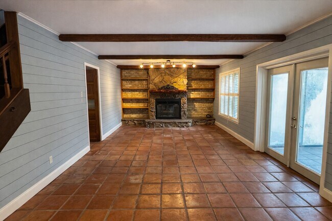 Building Photo - 202 Hardy St