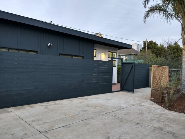 Building Photo - 720 37th St