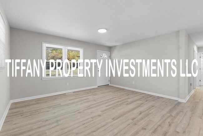 Building Photo - 714 Chal Dr