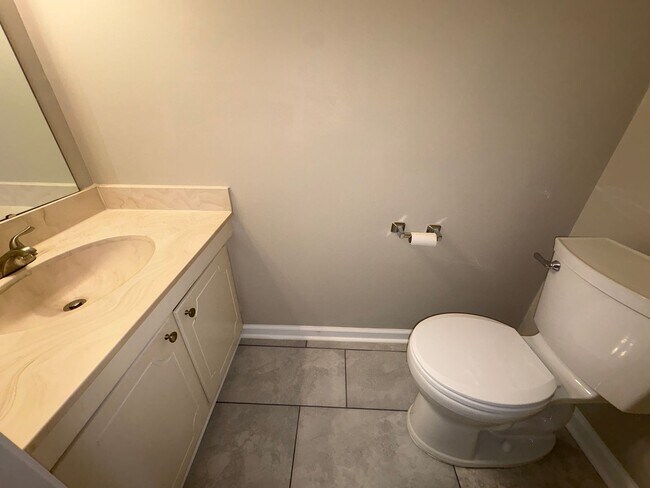 Foto del edificio - 2 Bedroom, 1.5 Bathroom Condo in High Point!