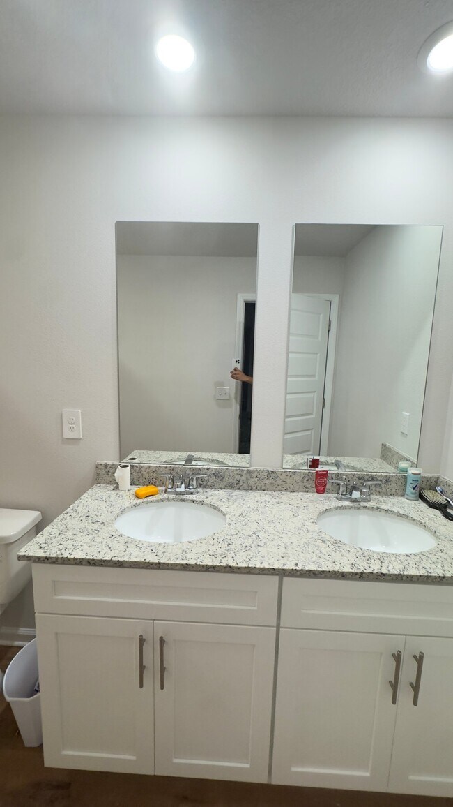 Foto del edificio - 4344 Knollwood Cir