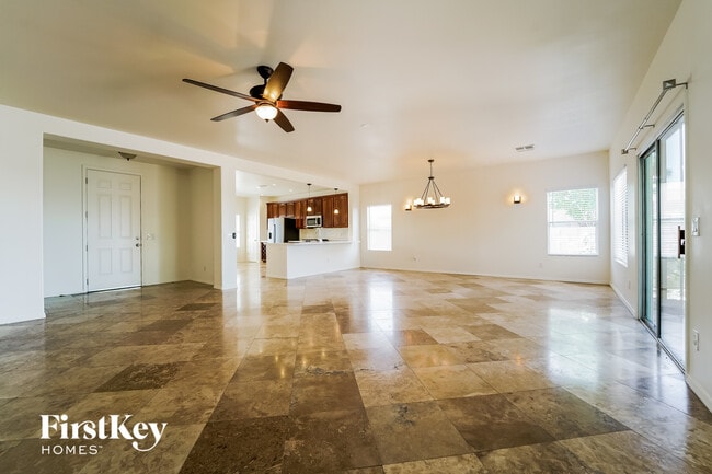 Foto del edificio - 5508 W Red Racer Dr