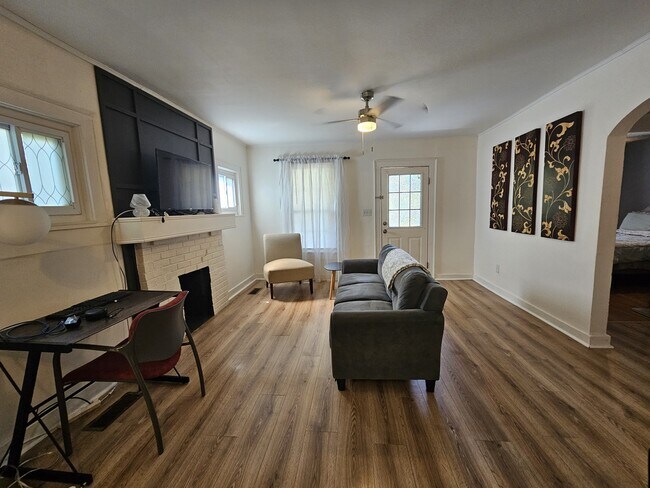Foto del edificio - 2806 Whittle Springs Rd