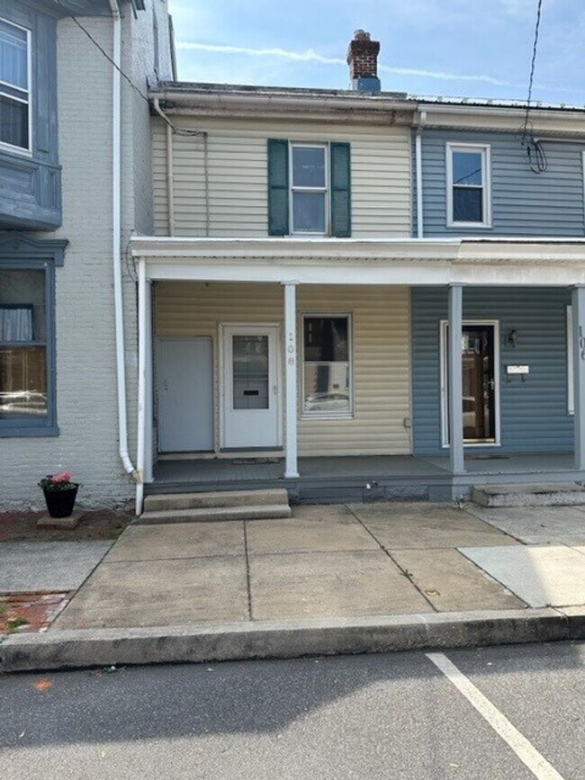 Foto del edificio - Charming two-bedroom, one-bathroom town-house