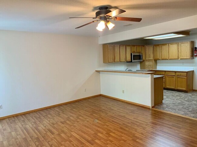 Building Photo - Gorgeous 5 Bedroom 3.5 Bath House with 3 c...