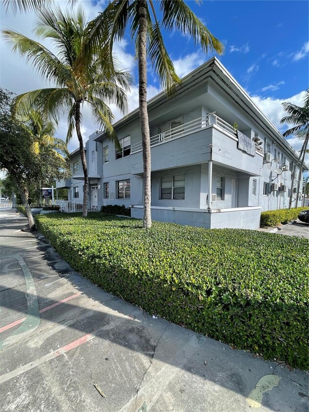 Primary Photo - 5305 Biscayne Blvd