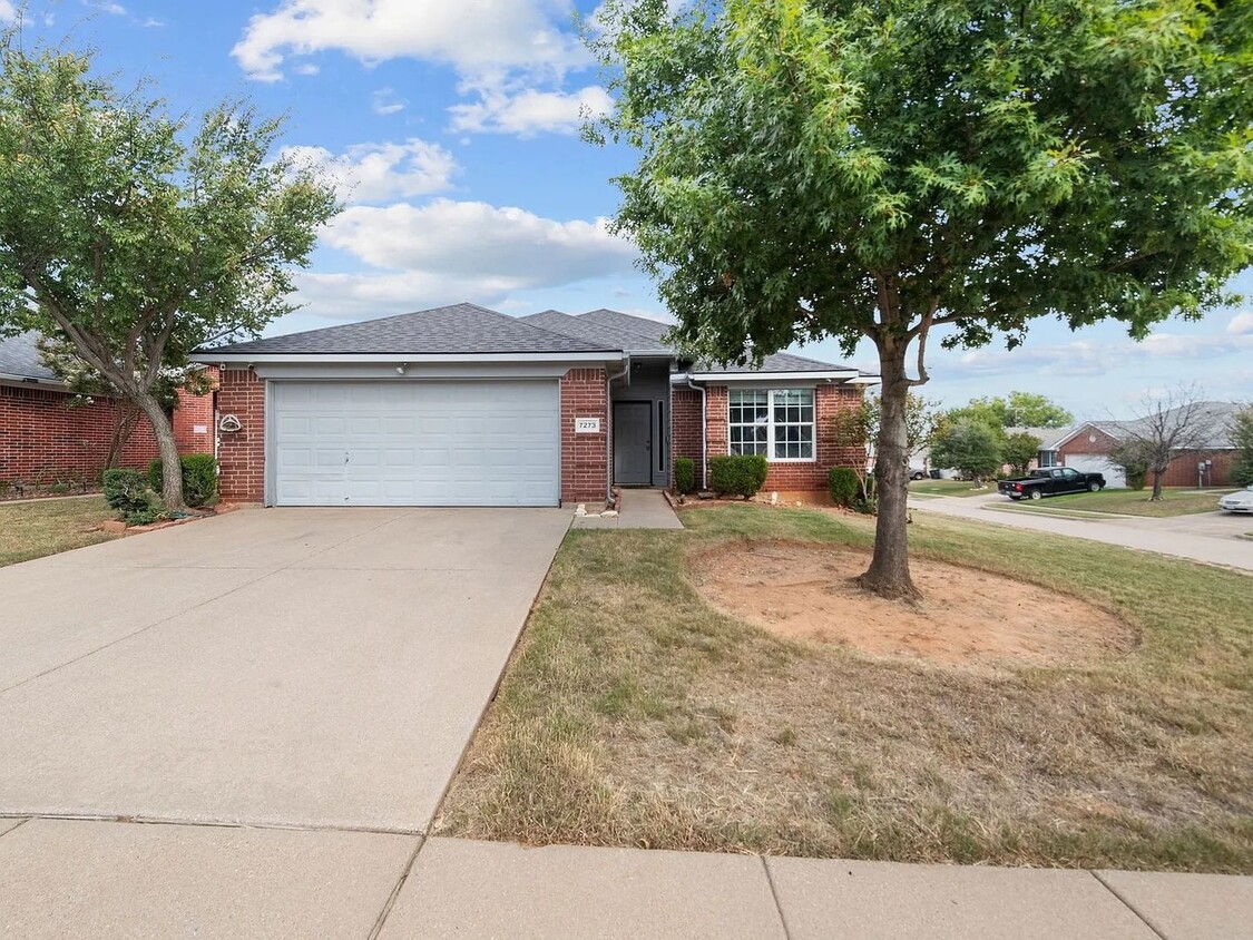 Primary Photo - 3 Bedroom Single Family Home in Fort Worth