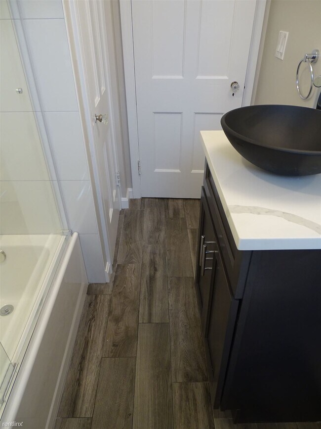 Foto del edificio - 4 br, 1.5 bath Duplex - 2400 Ashurst Road ...