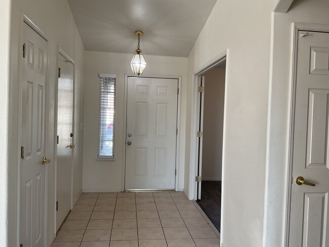 Foto del edificio - 981 Geneva Dr