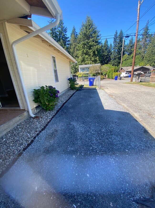 Building Photo - 5707 East Dr