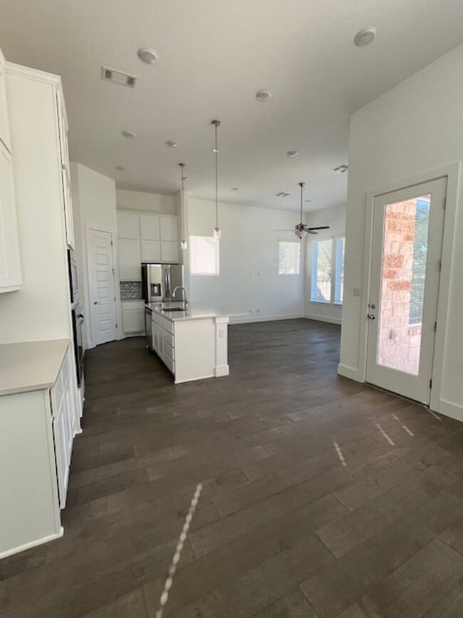 Foto del edificio - 3 Bdrm, 2 1/2 bath in Parmer Ranch Neighborhood