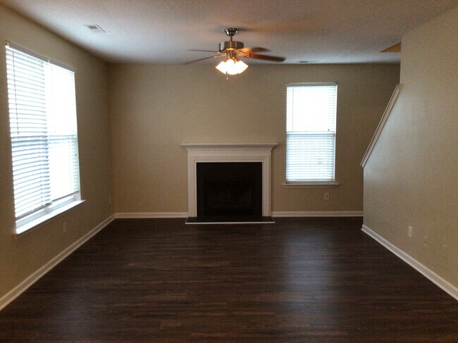 Building Photo - 6072 Parkside Circle