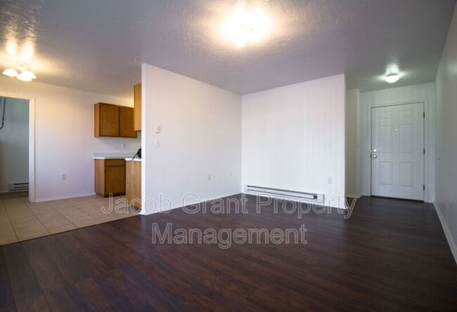Building Photo - 375 Golden St