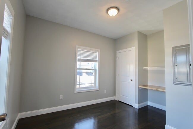 Building Photo - 9 Dehon St