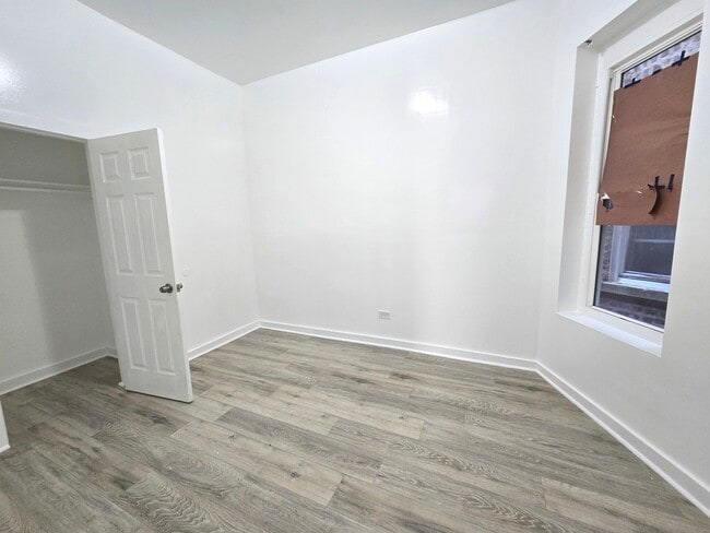 Building Photo - 1311 S Avers Ave