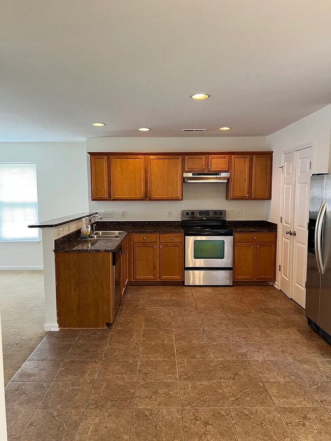 Building Photo - Room in Townhome on Dunlevy Way