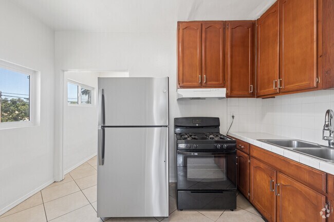 2 habitaciones, 1 baño - 1000 pies cuadrados - Cocina - 2700 S Redondo Blvd