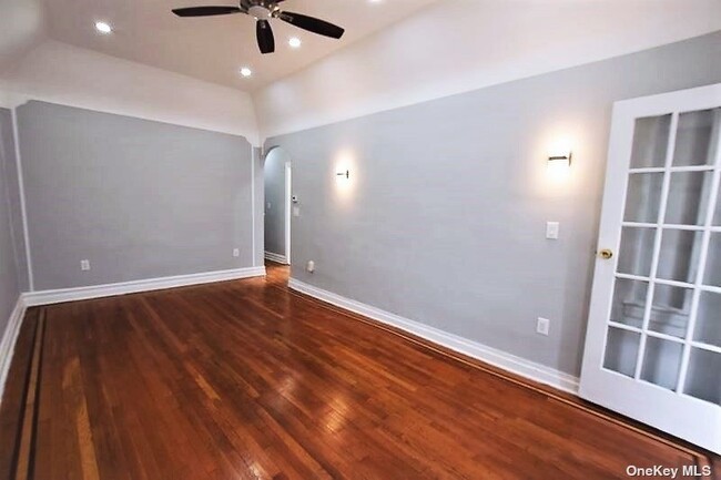 Foto del edificio - 48-33 41st St