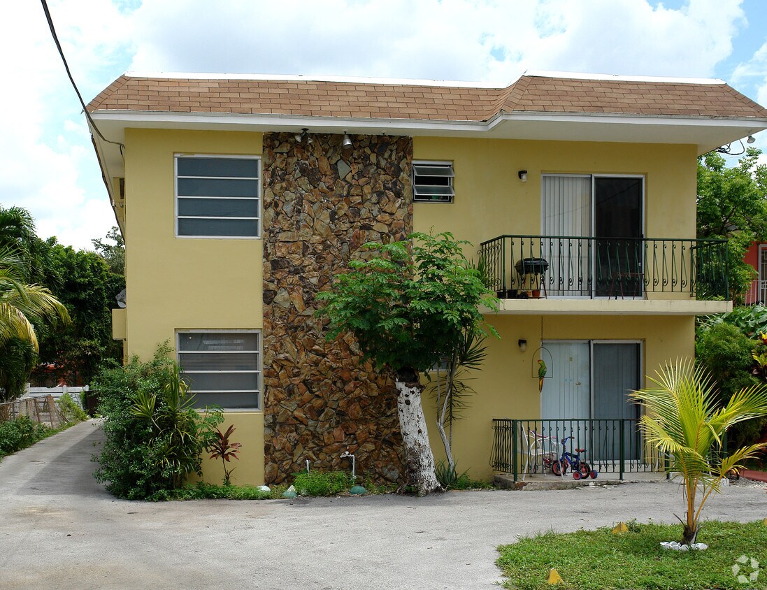 Building Photo - 1021 NW 5th St