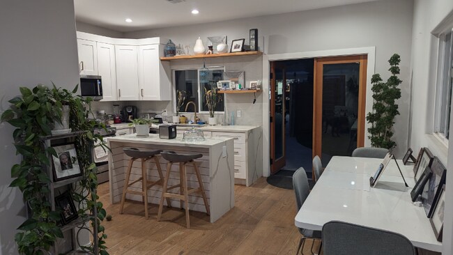 Building Photo - 308 N Francisca Ave