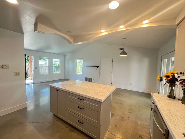 Building Photo - Desirable Home in an Established community...
