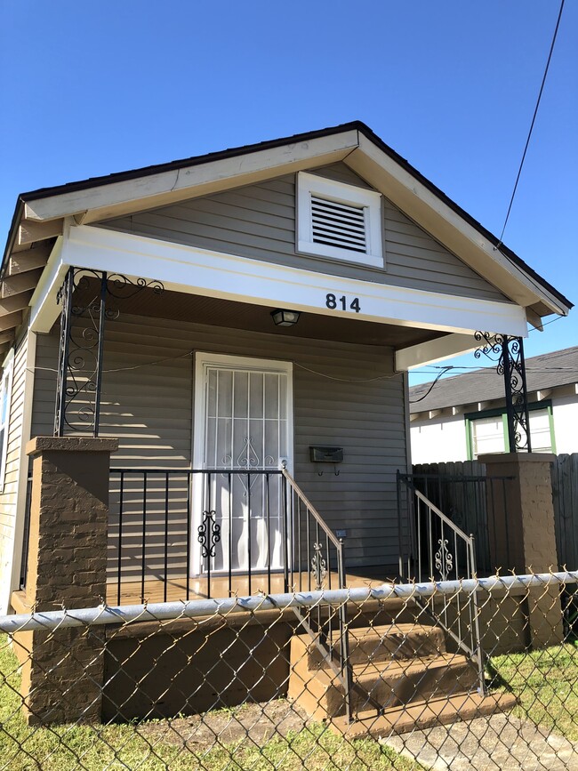 Building Photo - 814 Fried St