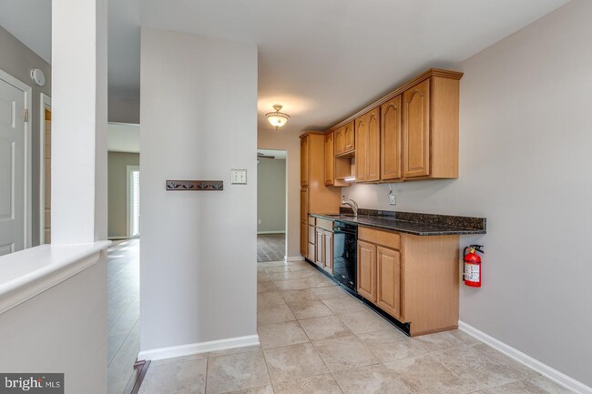 Building Photo - 6204 Red Haven Dr
