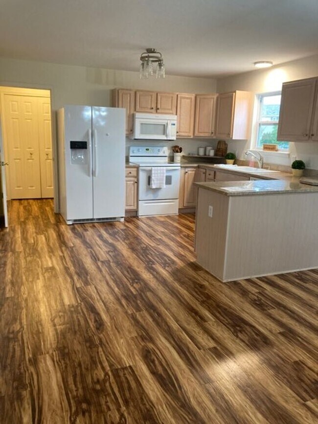 Building Photo - Beautiful 4-bedroom Home in Perrysburg for...