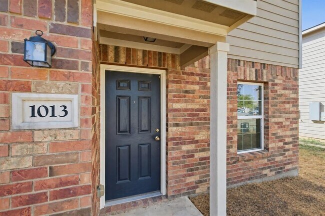 Building Photo - 1013 Woodward Ct
