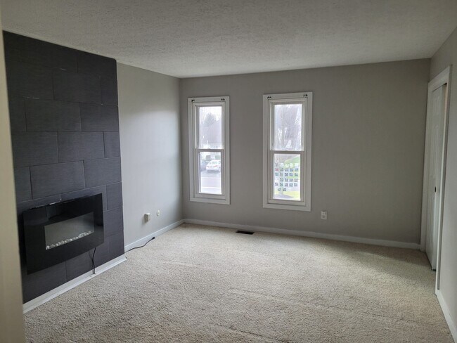 Building Photo - 328 Saint Andrews Dr