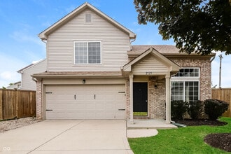 Building Photo - 2525 Grand Fir Dr