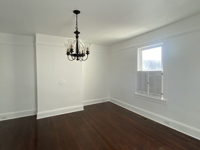 Building Photo - 8810 N 5 Forks Rd