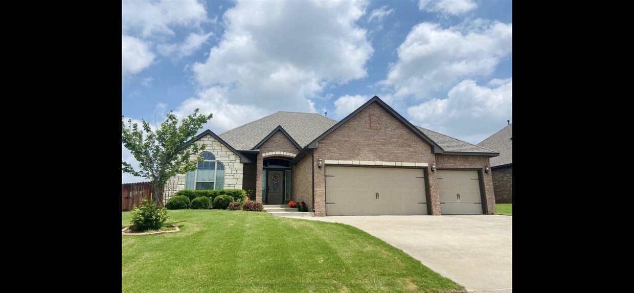 Primary Photo - 4 Bedroom Home in EastLake