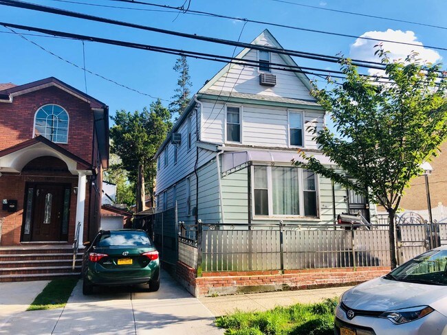 Building Photo - 159-10 72nd Ave