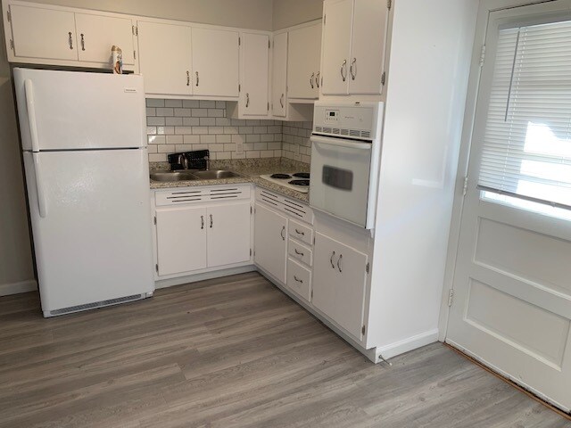 Kitchen - 265 Broadmeadows Blvd