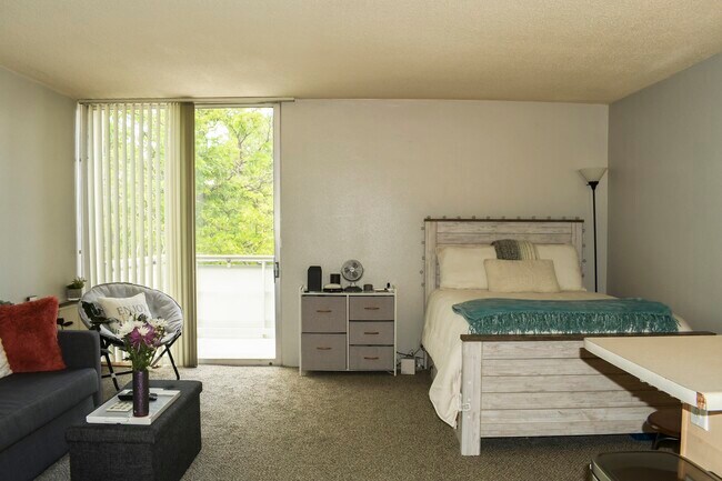 Foto del edificio - 2500 S York St