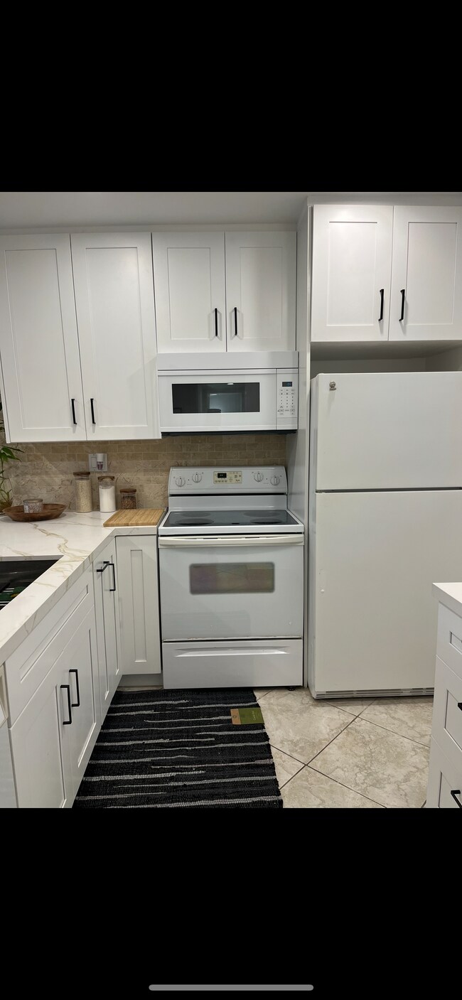 Foto del edificio - 4806 NW 36th St