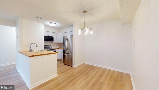 Foto del edificio - 6955 Mary Caroline Cir