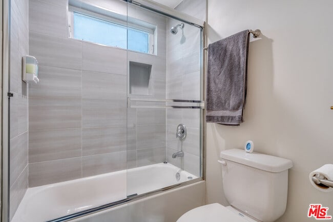 Building Photo - 2627 Somerset Dr