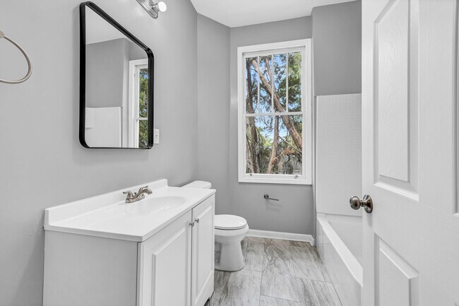 Foto del edificio - Updated Home in the Heart of Savannah